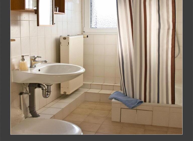 Семейный Номер, Das Hotelchen