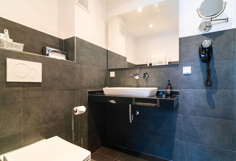 컴포트 룸, Engbert