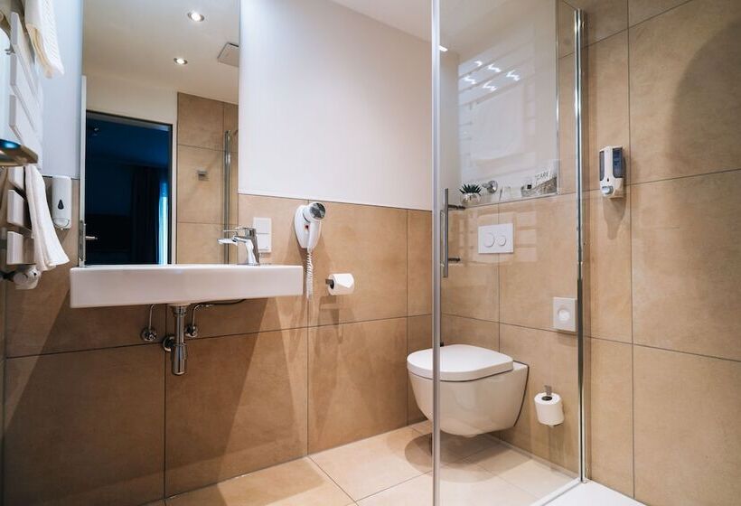 디럭스 룸, Engbert