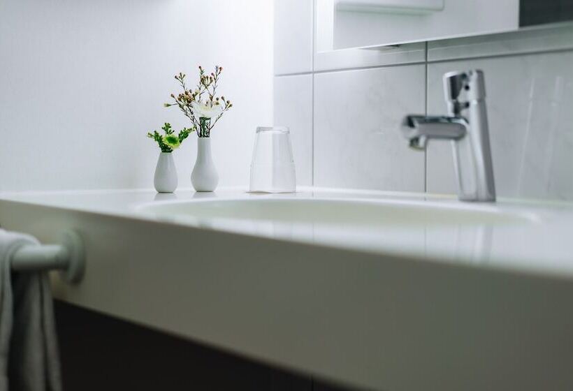 스탠다드 싱글 룸, Engbert