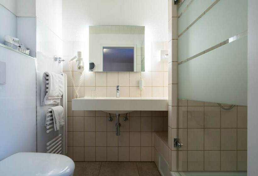 스탠다드 싱글 룸, Engbert