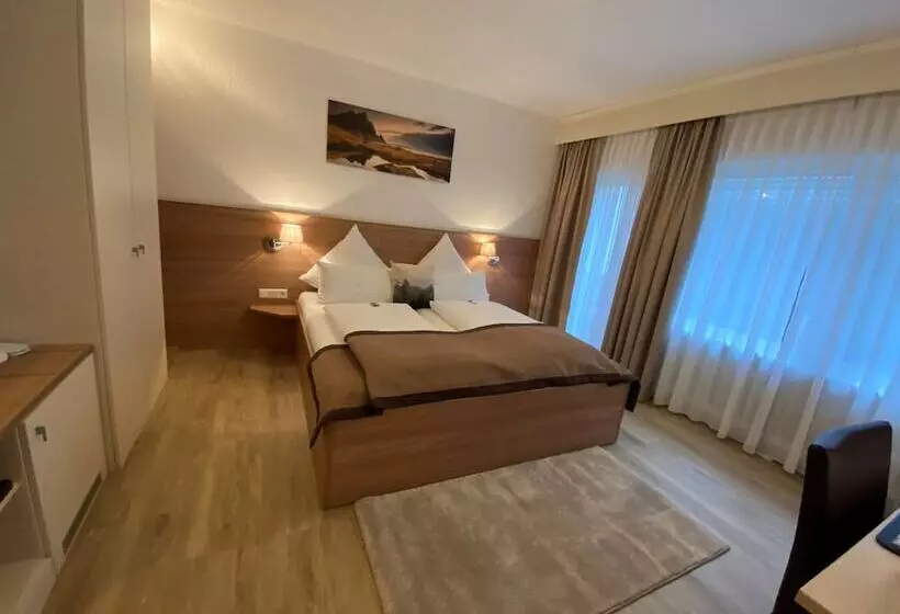 Standard-huone, Hangelar