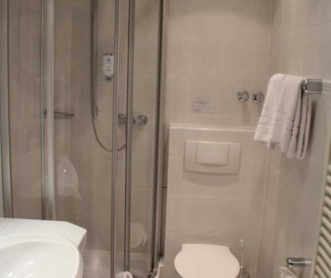 اتاق استاندارد یک نفره, Hangelar