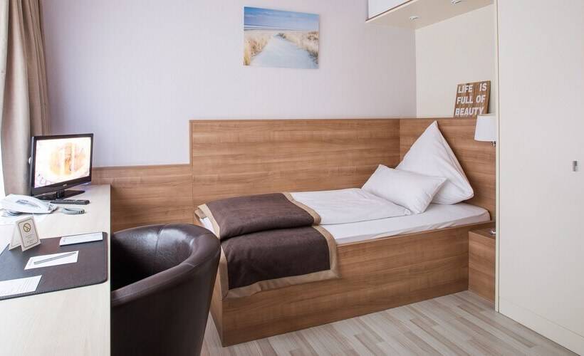 اتاق استاندارد یک نفره, Hangelar