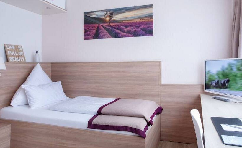 اتاق استاندارد یک نفره, Hangelar