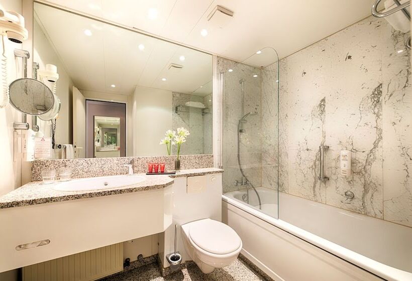 Номер Superior, Leonardo Hotel Hannover Airport