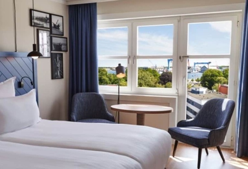 Comfort room with view, Steigenberger Conti Hansa