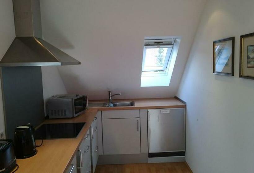 غرفة قياسية رباعية, Zur Brücke