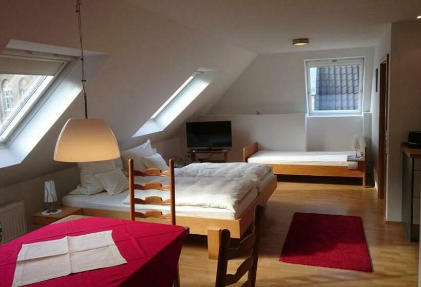 غرفة قياسية رباعية, Zur Brücke