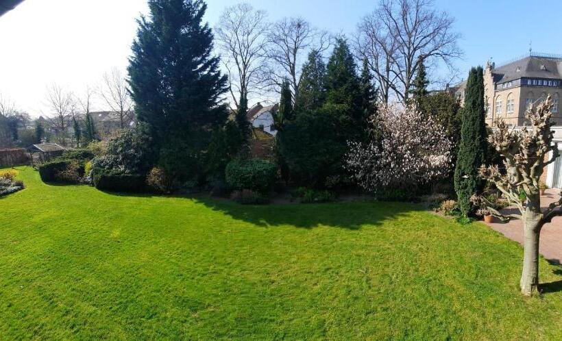 غرفة قياسية, Zur Brücke