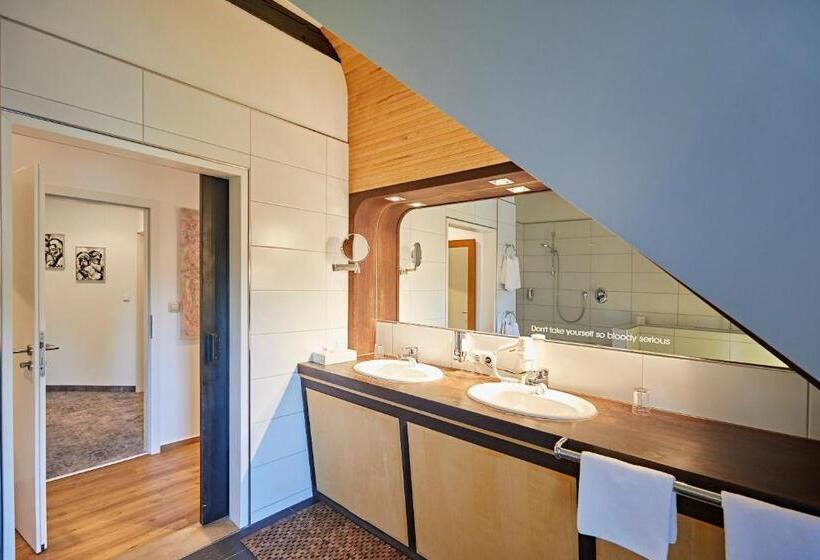 수피리어 룸, Zur Wartburg