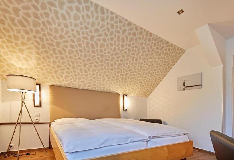 수피리어 룸, Zur Wartburg