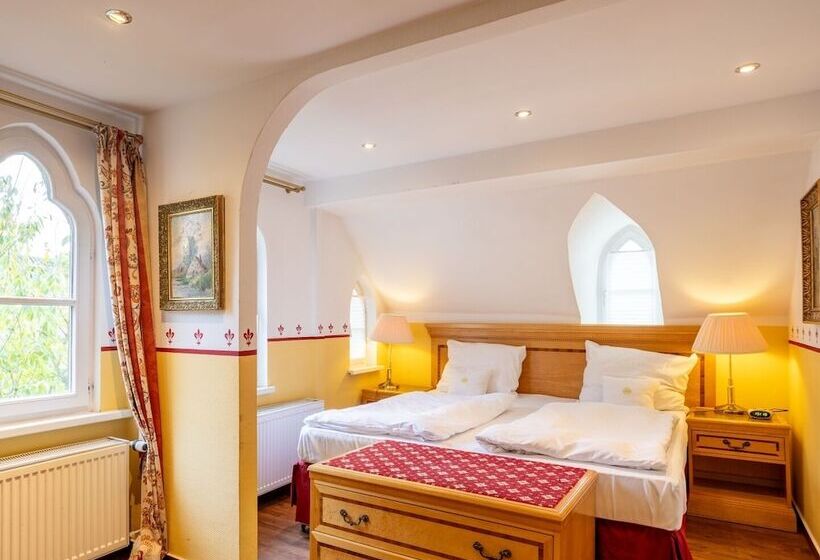 اتاق سوپریور, Burghotel Staufenberg