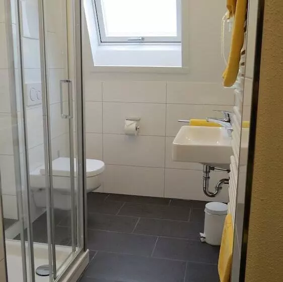 Standard Yhden Hengen Huone, Drei Morgen