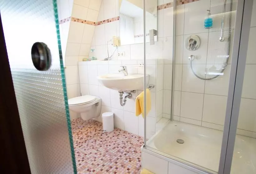 Standard Yhden Hengen Huone, Drei Morgen