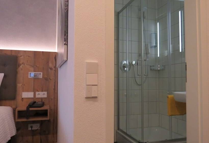 标准单人间, Drei Morgen