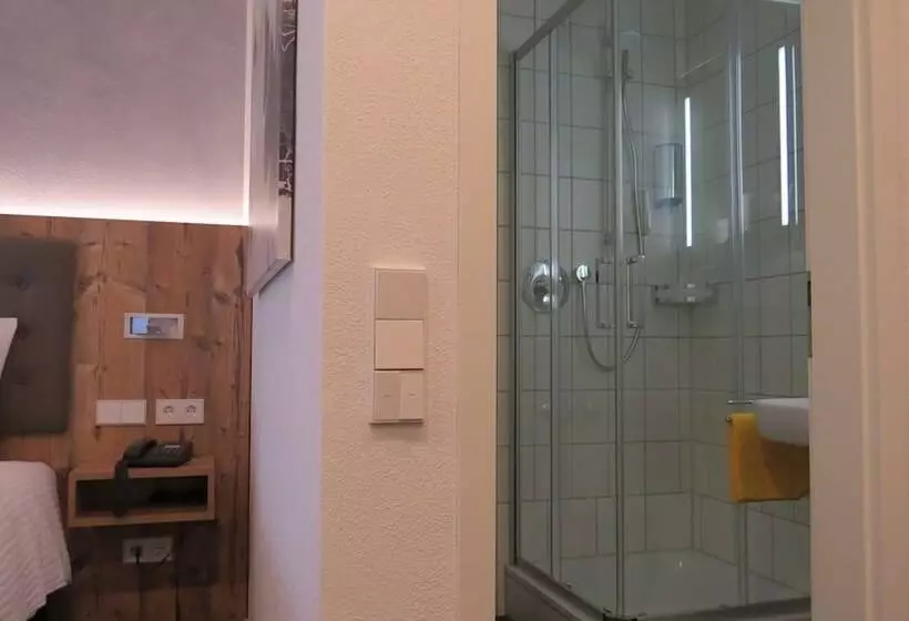 Standard Yhden Hengen Huone, Drei Morgen