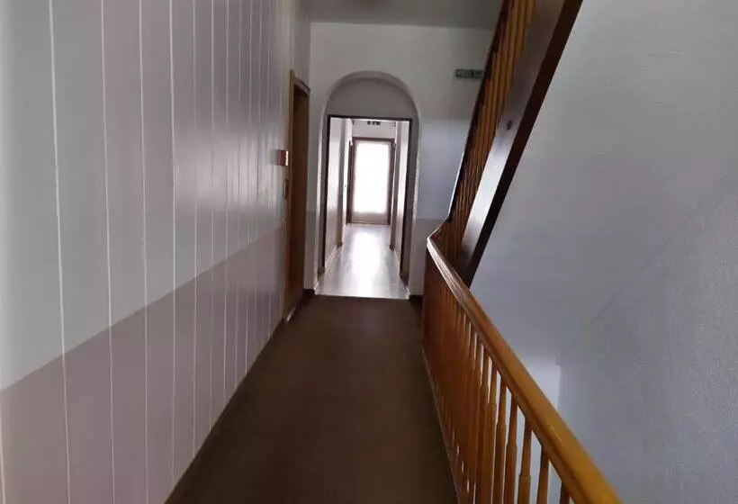 Quarto Estandar Individual, Faller