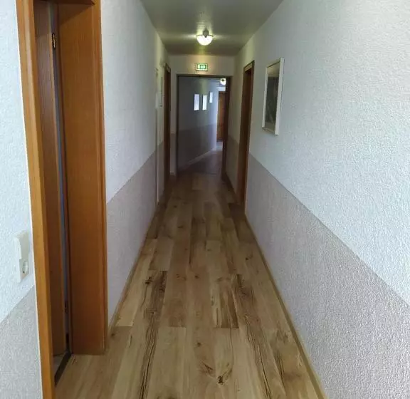 Quarto Economy, Faller