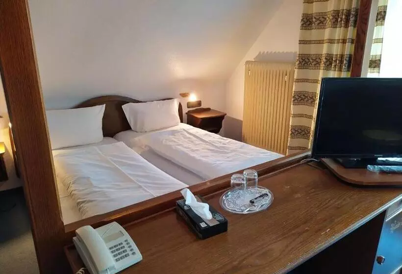 Quarto Estandar Vista Montanha, Faller