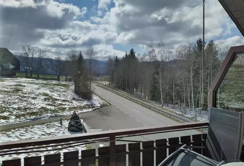 Quarto Estandar Vista Montanha, Faller
