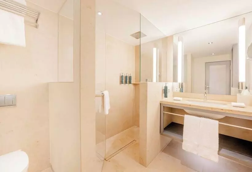Deluxe-huone, Hilton Frankfurt Gravenbruch