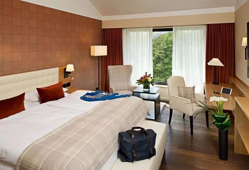 Superior Room, Hilton Frankfurt Gravenbruch