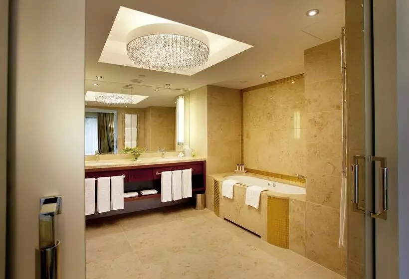 Presidential Suite, Hilton Frankfurt Gravenbruch