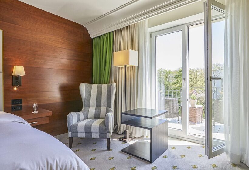 Номер Deluxe, Hilton Frankfurt Gravenbruch