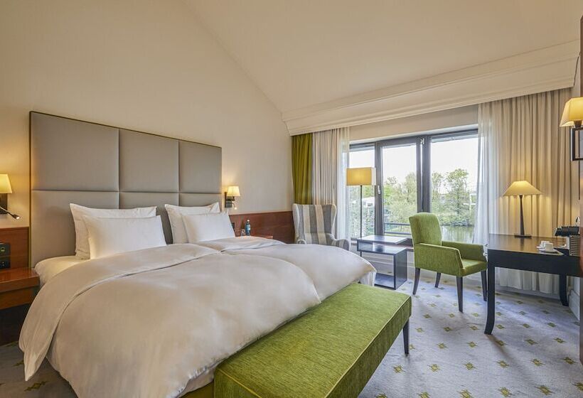 Номер Deluxe, Hilton Frankfurt Gravenbruch