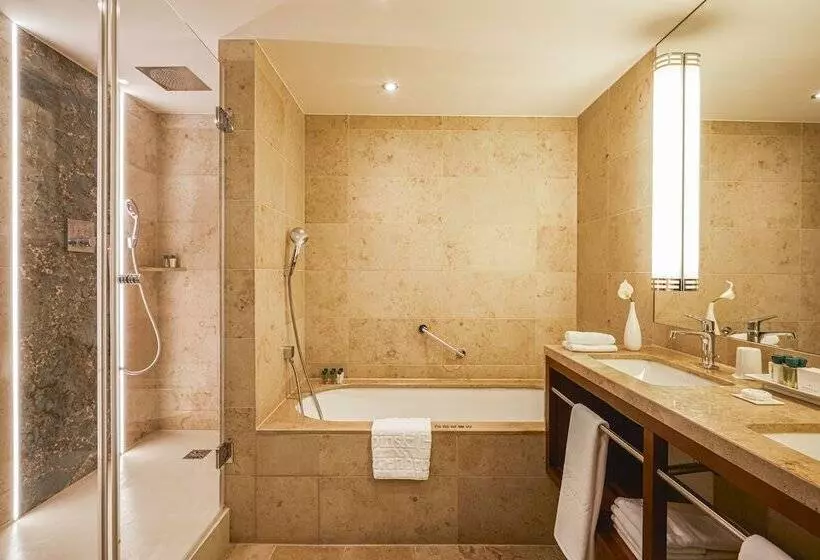 Deluxe Junior Suite, Hilton Frankfurt Gravenbruch