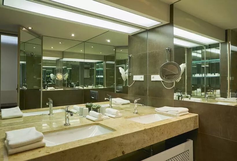 Superior Room, Hilton Frankfurt Gravenbruch
