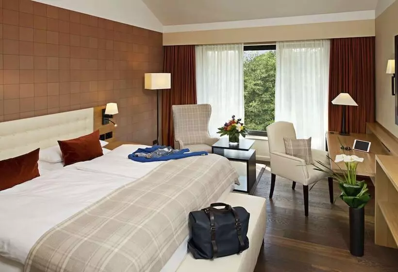 Superior Room, Hilton Frankfurt Gravenbruch