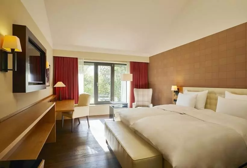 Superior Room, Hilton Frankfurt Gravenbruch