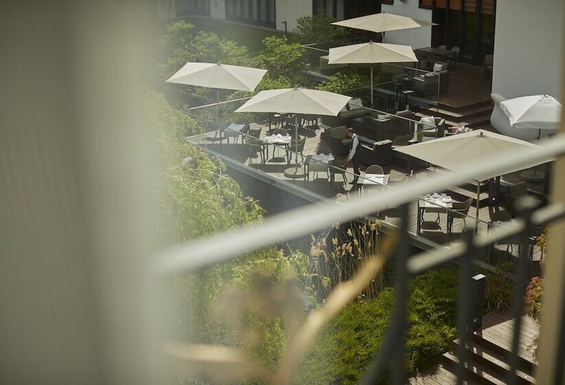 Полулюкс, Hilton Frankfurt Gravenbruch