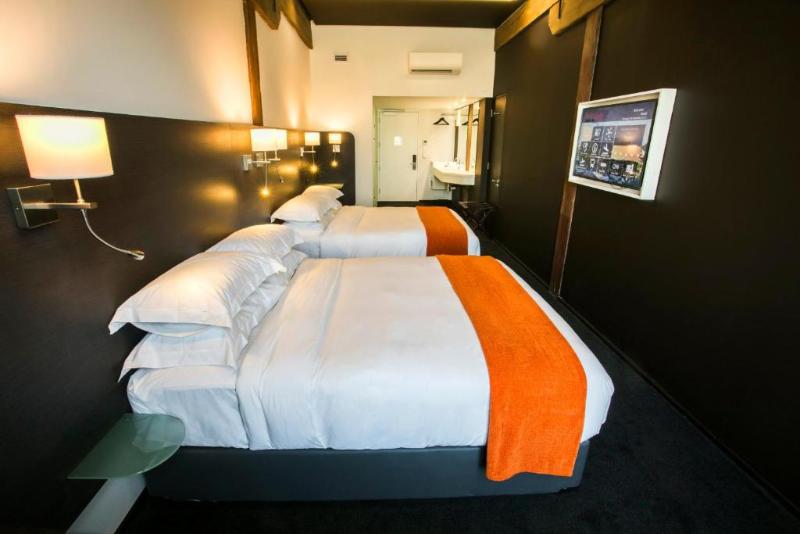 جناح جونيور, Hilton Frankfurt Gravenbruch
