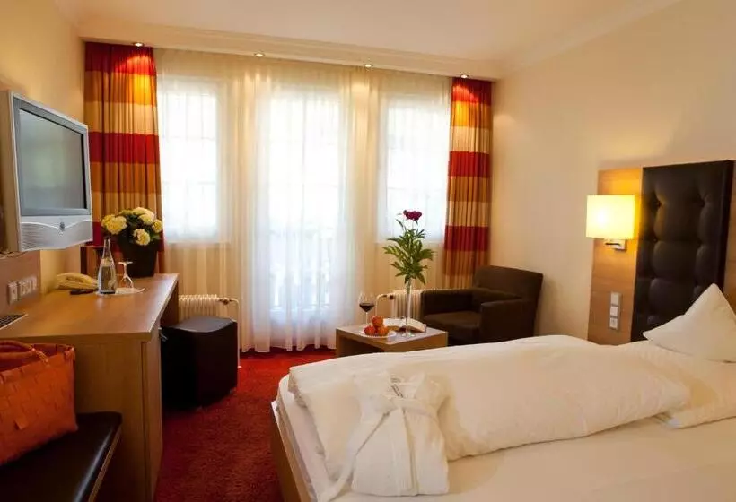 Comfort Yhden Hengen Huone, Lamm
