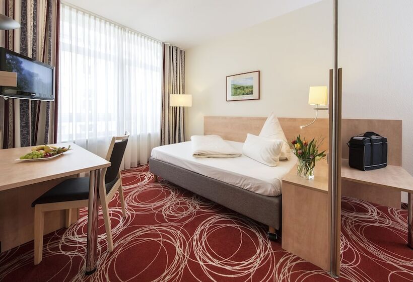 高级单人间, Lowengarten