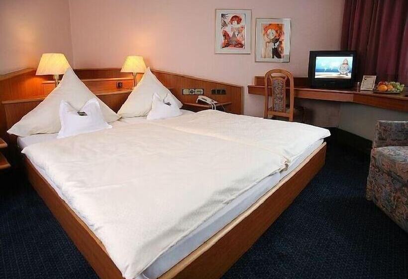 コンフォートルーム, Nicolay Zur Post