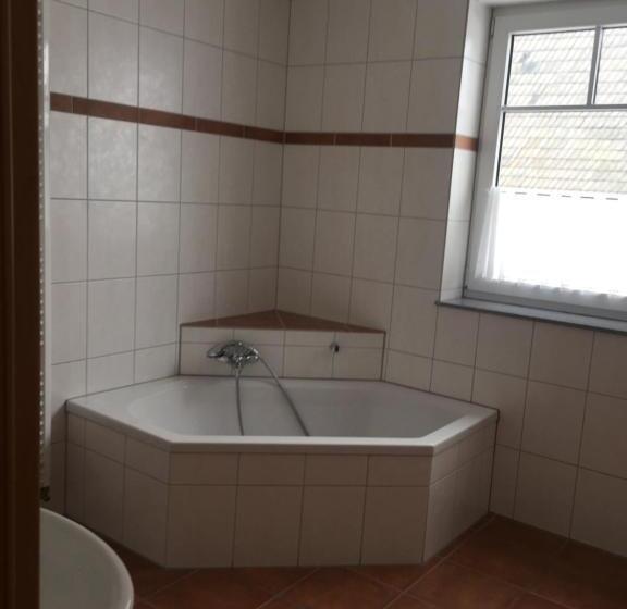 Апартаменты 3 Спальни, Nuhnetal