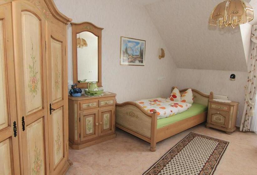 标准单人间, Restaurant Berghof