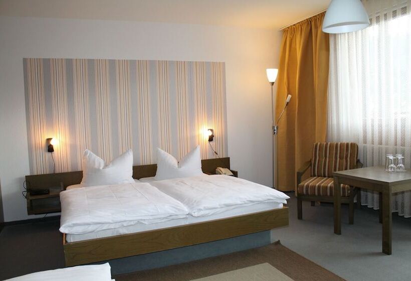 غرفة قياسية ثلاثية, Stadt Gernsbach