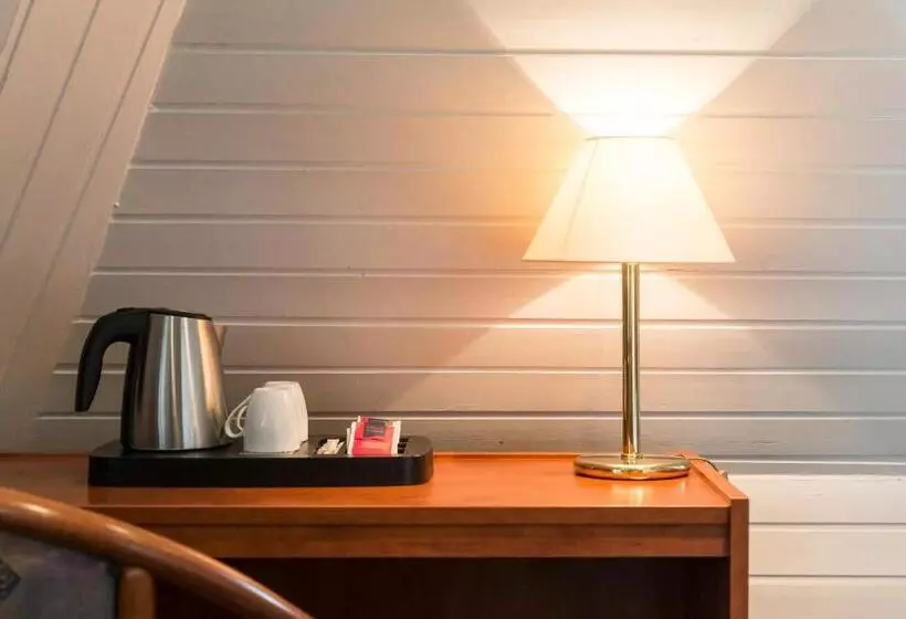 اتاق استاندارد چهار تخته, Tagungshotel Höchster Hof