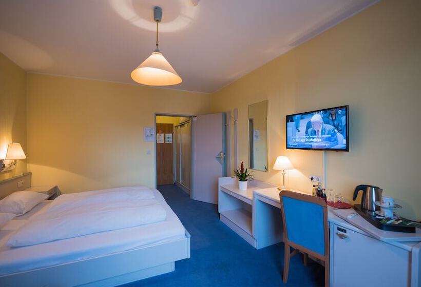 غرفة قياسية ثلاثية, Tagungshotel Höchster Hof