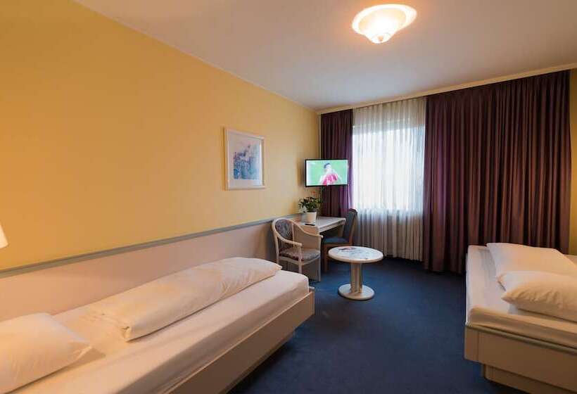 标准三人间, Tagungshotel Höchster Hof