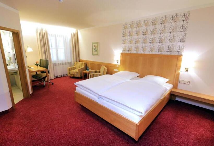 غرفة بيزنس, Bayerischer Hof