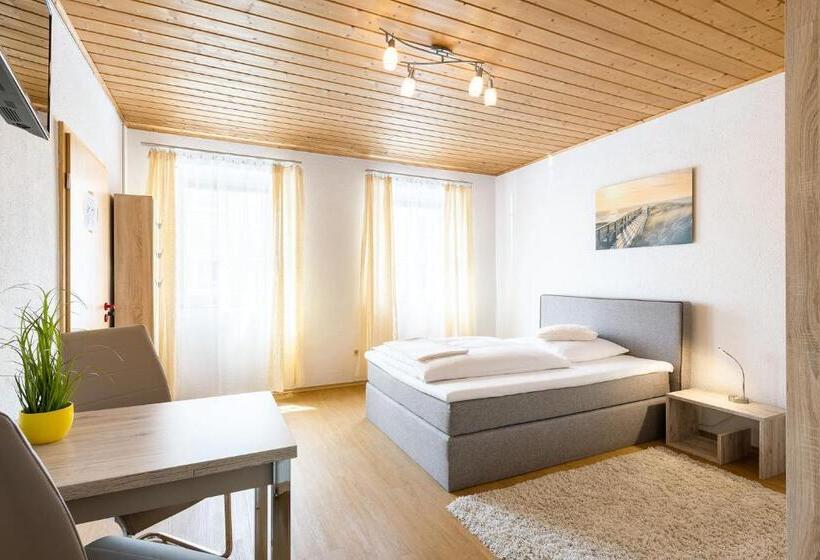 شقة غرفة واحدة, Bayerischer Hof