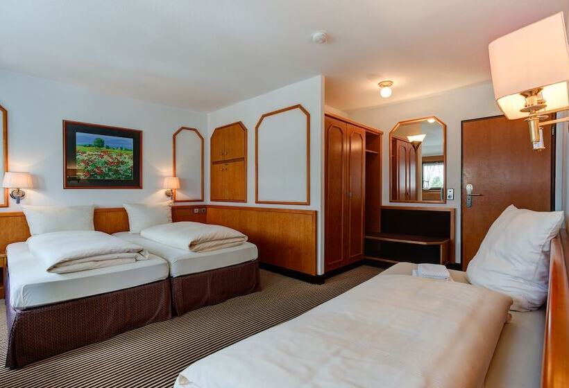 غرفة قياسية ثلاثية, Centro Hotel Stern, Trademark Collection By Wyndham