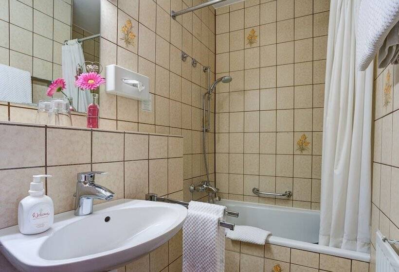 غرفة قياسية رباعية, Centro Hotel Stern, Trademark Collection By Wyndham