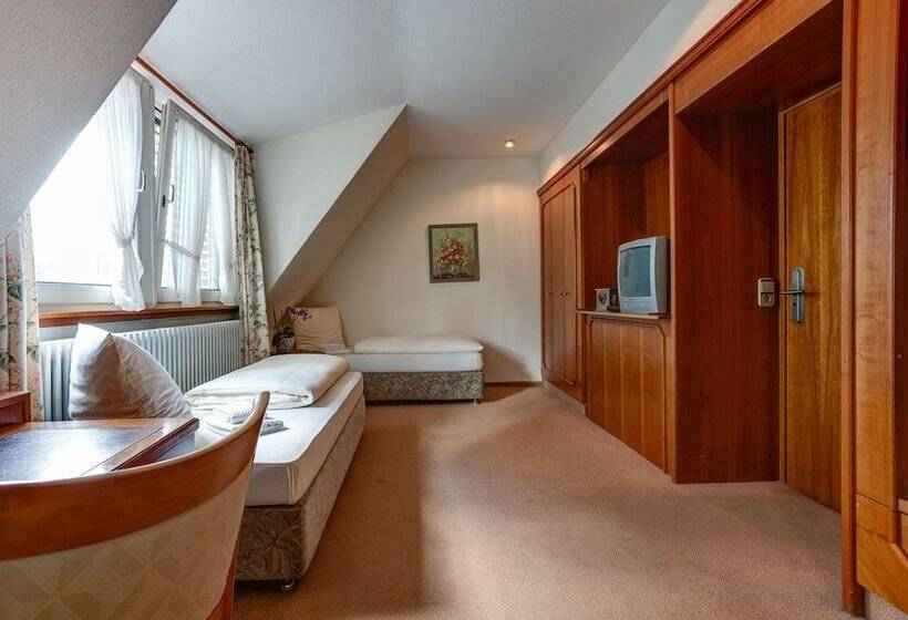 غرفة قياسية رباعية, Centro Hotel Stern, Trademark Collection By Wyndham